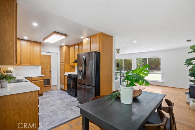 Detail Gallery Image 11 of 39 For 1000 W 11th Ave, Chico,  CA 95926 - 3 Beds | 1 Baths