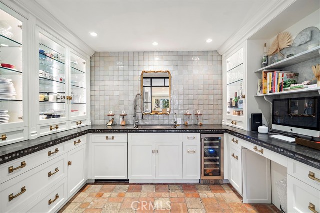 Detail Gallery Image 11 of 45 For 464 Holly, Laguna Beach,  CA 92651 - 4 Beds | 3/1 Baths