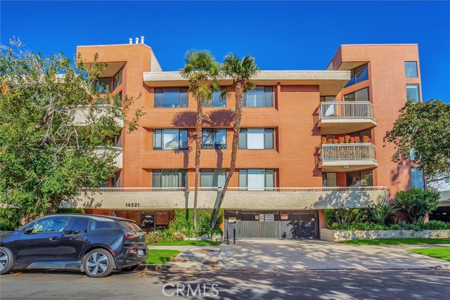Detail Gallery Image 1 of 1 For 14521 Benefit St #303,  Sherman Oaks,  CA 91403 - 2 Beds | 2 Baths
