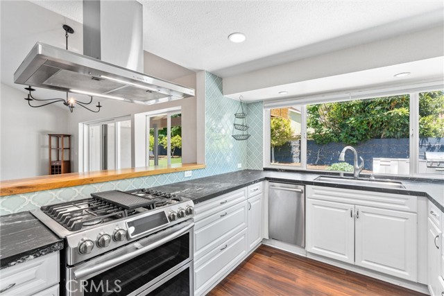 201 W Harvey Avenue, Santa Ana CA: https://media.crmls.org/medias/97c03250-662f-4805-85eb-1307d45a6aac.jpg