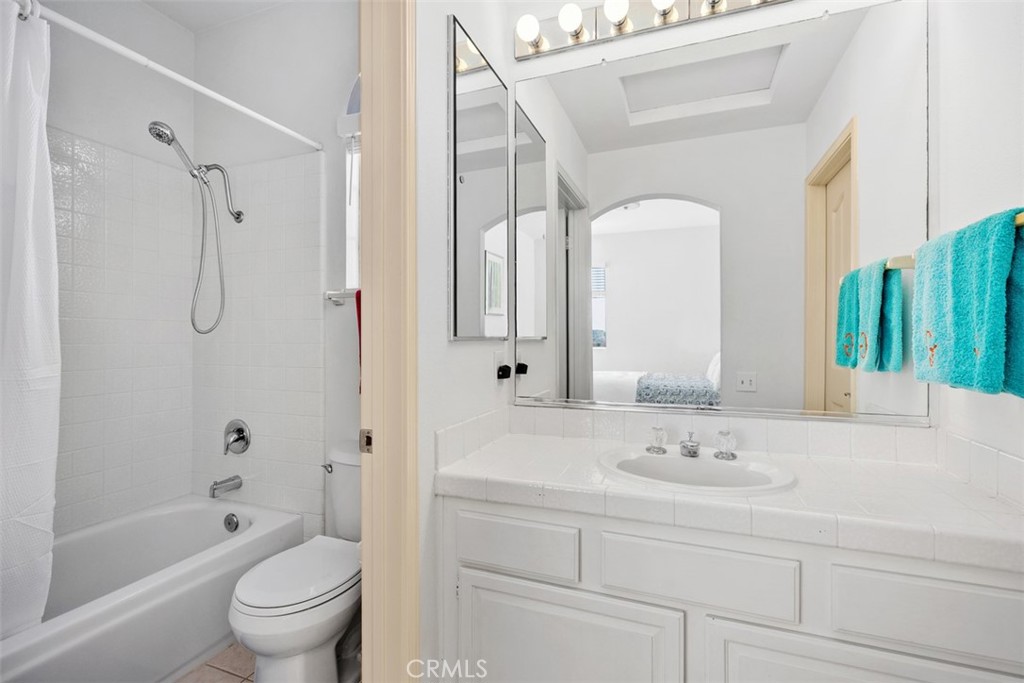 MLS #OC25275400 image #22