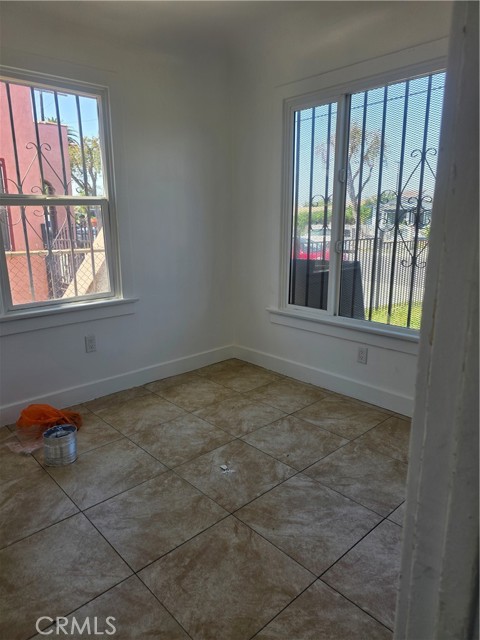 Detail Gallery Image 3 of 7 For 1228 W 89th, Los Angeles,  CA 90044 - 4 Beds | 2 Baths