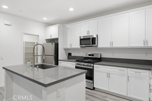 Detail Gallery Image 10 of 37 For 1207 Garnet Ct, Colton,  CA 92324 - 3 Beds | 2/1 Baths