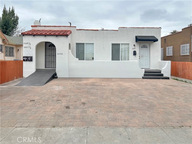 5507 S Manhattan Place, Los Angeles CA: https://media.crmls.org/medias/97c29036-aa87-4cd0-b38d-db5f757f30b0.jpg