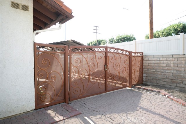 10670 Deering Avenue, Chatsworth CA: https://media.crmls.org/medias/97c2b3f3-6069-4005-96c3-d442876fc32d.jpg