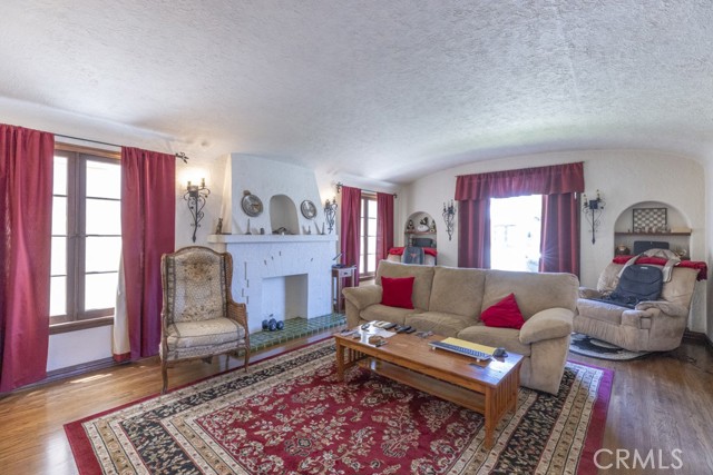 132 St Joseph Avenue, Long Beach CA: https://media.crmls.org/medias/97c35b3f-b92f-4a13-97e2-de631266c688.jpg