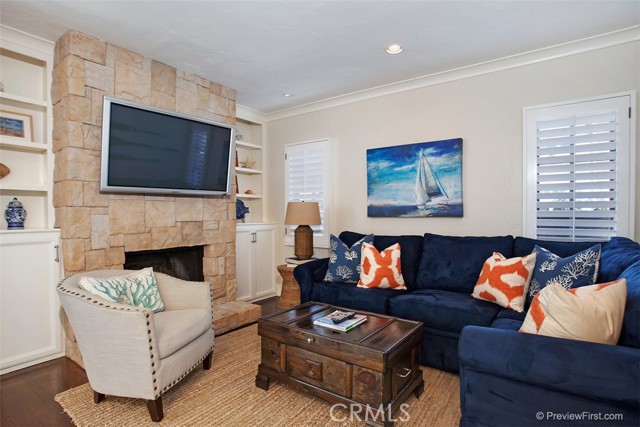 Detail Gallery Image 6 of 25 For 441 Carnation Ave, Corona Del Mar,  CA 92625 - 3 Beds | 2/1 Baths