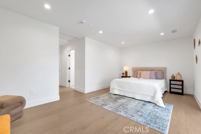 Detail Gallery Image 24 of 46 For 4801 Abbeyville Ave, Woodland Hills,  CA 91364 - 5 Beds | 5/2 Baths