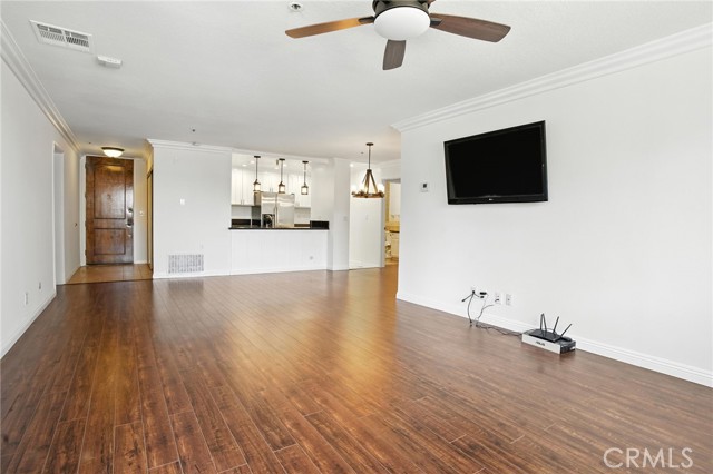 121 S Hope Street, Los Angeles CA: https://media.crmls.org/medias/97c5312d-7297-4432-93ab-2a32f91167b1.jpg