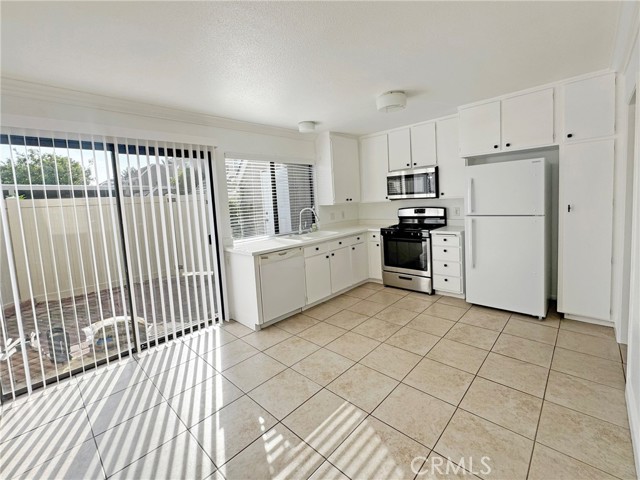 Detail Gallery Image 4 of 22 For 13 Sage, Irvine,  CA 92604 - 3 Beds | 1/1 Baths