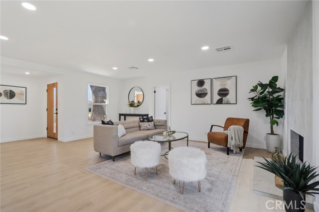 Detail Gallery Image 5 of 36 For 16817 Index St, Granada Hills,  CA 91344 - 4 Beds | 2 Baths