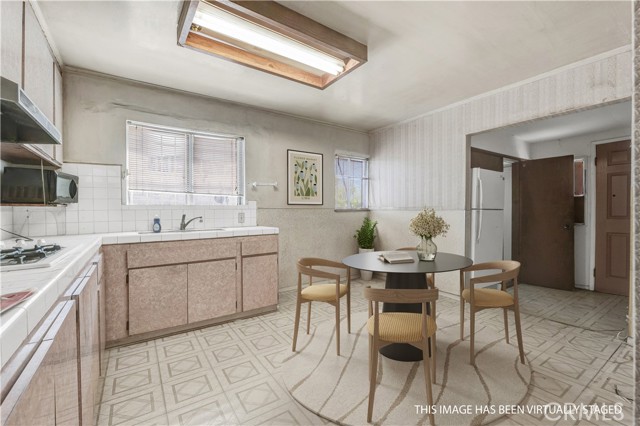 939 White Knoll Drive, Los Angeles CA: https://media.crmls.org/medias/97c694f2-b345-4456-91b0-f06eac99505f.jpg