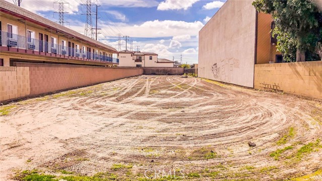 Detail Gallery Image 5 of 6 For 8826 Artesia, Bellflower,  CA 90706 - – Beds | – Baths