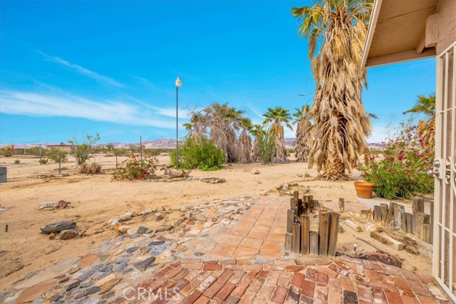 380 Mack Lane, 29 Palms CA: https://media.crmls.org/medias/97c7bf98-3c52-4194-bcb2-ace844ae940d.jpg