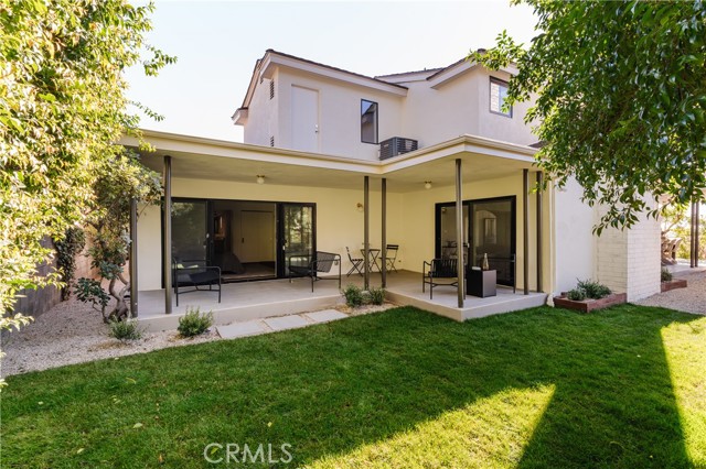 2201 N Hobart Boulevard, Los Angeles CA: https://media.crmls.org/medias/97c8a5be-3b79-4f4e-b7ca-85fe47794673.jpg