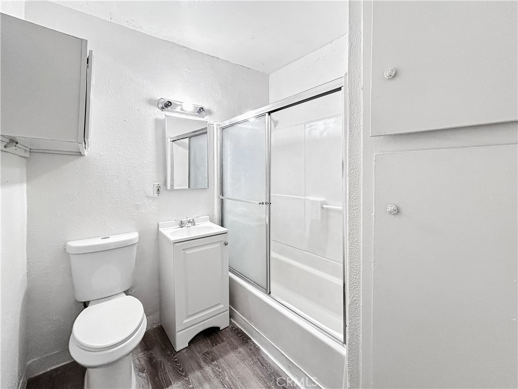 https://media.crmls.org/medias/97c8ca94-241b-4cb4-8cf8-3a26f541fc17.jpg?preset=X-Large