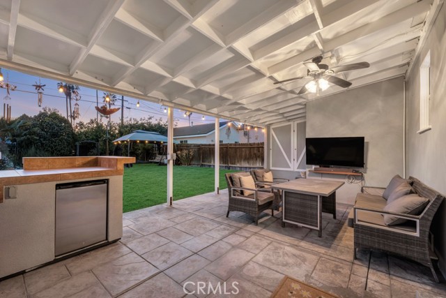 6507 Gentry Avenue, North Hollywood CA: https://media.crmls.org/medias/97c8deea-7aed-40fa-96e2-9e6d85b04197.jpg