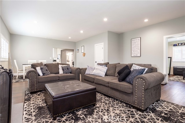 Detail Gallery Image 8 of 38 For 214 N 7th, Santa Paula,  CA 93060 - 4 Beds | 2 Baths