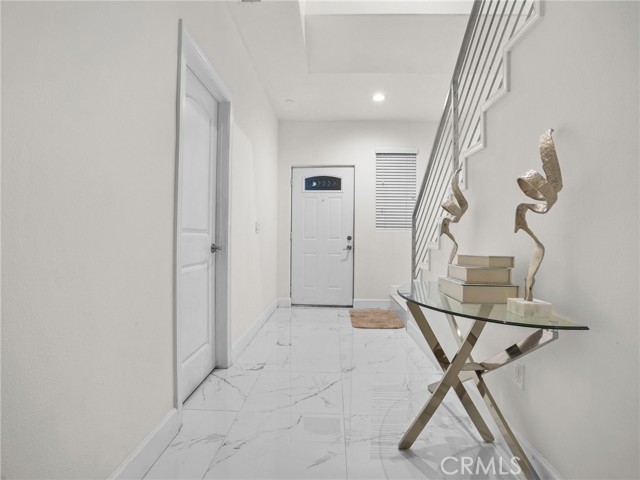 Detail Gallery Image 11 of 29 For 9881 Alburtis, Santa Fe Springs,  CA 90670 - 4 Beds | 4 Baths