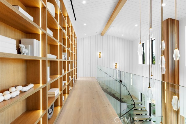 4601 Vista De Oro Avenue, Woodland Hills CA: https://media.crmls.org/medias/97ca84a0-9f62-4572-9524-170bc548eca0.jpg