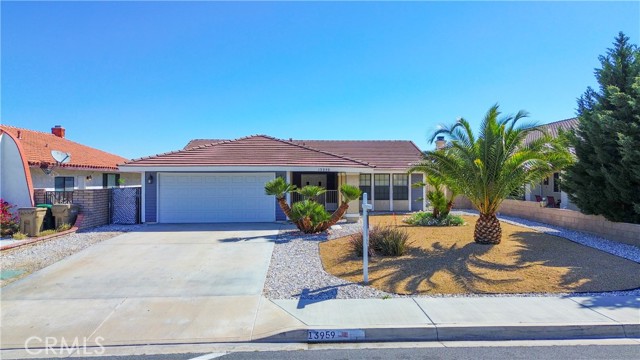 Detail Gallery Image 3 of 37 For 13959 Driftwood Dr, Victorville,  CA 92395 - 3 Beds | 2 Baths