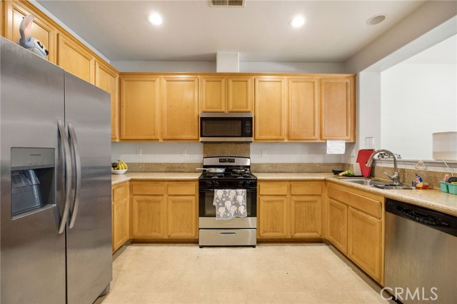 Detail Gallery Image 7 of 49 For 26335 Iris Ave, Moreno Valley,  CA 92555 - – Beds | – Baths