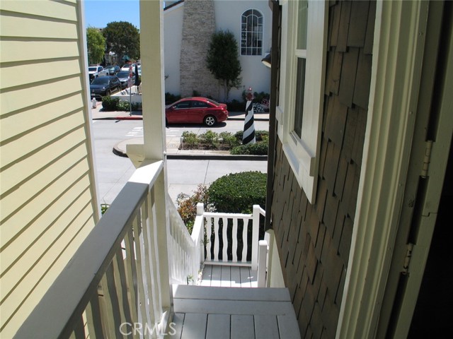1610 Park Avenue, Newport Beach CA: https://media.crmls.org/medias/97cbd878-f8bb-4a18-9619-fd4122bf61a6.jpg