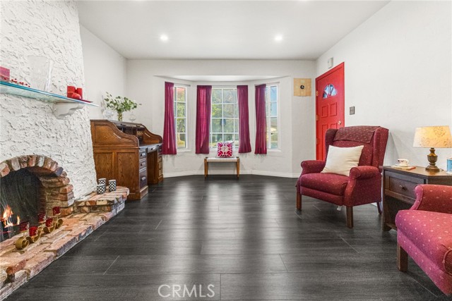 Detail Gallery Image 5 of 34 For 1817 N Hollywood, Burbank,  CA 91505 - 2 Beds | 1 Baths