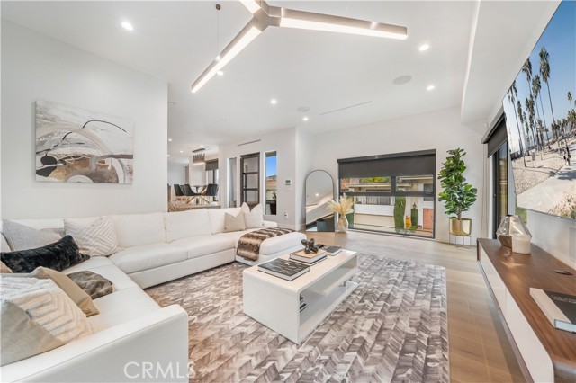 Detail Gallery Image 4 of 30 For 2369 Jupiter Dr, Los Angeles,  CA 90046 - 4 Beds | 4 Baths