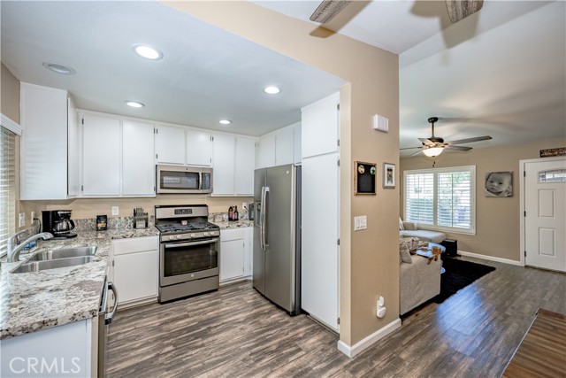Detail Gallery Image 9 of 22 For 25688 Neblina Ct, Valencia,  CA 91355 - 2 Beds | 2 Baths