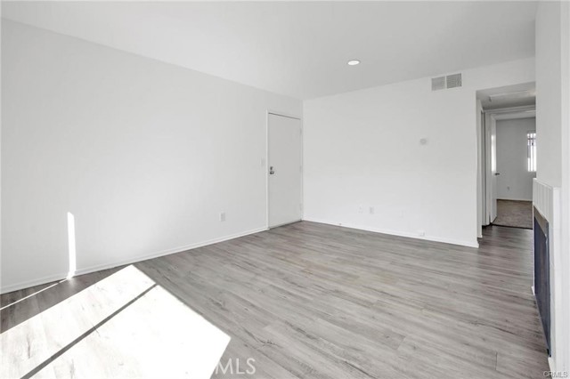 Detail Gallery Image 9 of 13 For 4406 Cahuenga Bld #203,  Toluca Lake,  CA 91602 - 2 Beds | 2 Baths
