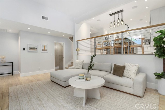 Detail Gallery Image 1 of 32 For 13236 Fiji Way #B,  Marina Del Rey,  CA 90292 - 2 Beds | 2/1 Baths