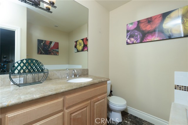 Detail Gallery Image 5 of 24 For 2106 Mathews Ave #B,  Redondo Beach,  CA 90278 - 4 Beds | 3 Baths