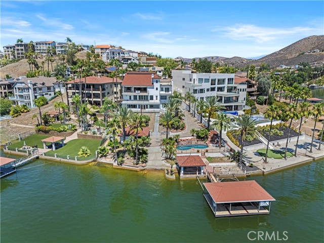 22262 San Joaquin W Drive, Canyon Lake CA: https://media.crmls.org/medias/97cefef9-2ee4-423d-bde9-2393bf1e70aa.jpg