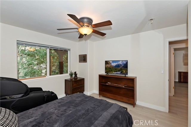 24586 Horst Drive, Crestline CA: https://media.crmls.org/medias/97cf70e6-49be-4966-a957-c8316d3be38c.jpg
