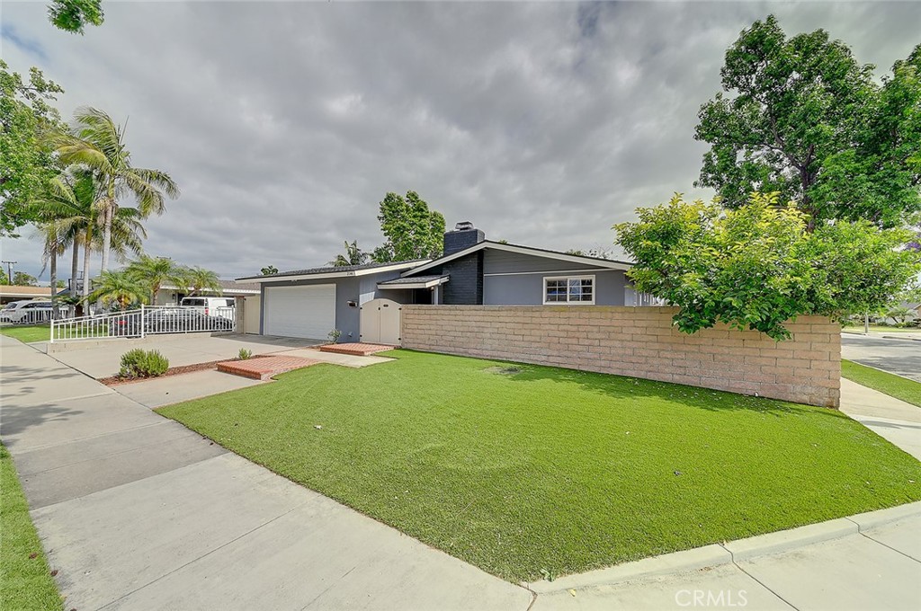 https://media.crmls.org/medias/97cfc41e-6c69-4ca1-90d7-bd48e0fd08ca.jpg?preset=X-Large