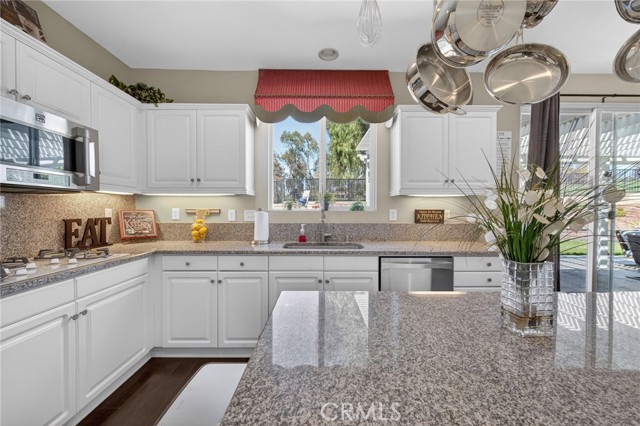 Detail Gallery Image 13 of 58 For 38429 Clearbrook Dr, Murrieta,  CA 92563 - 4 Beds | 2/1 Baths