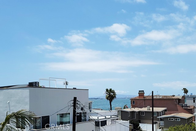 15 69th Place, Long Beach CA: https://media.crmls.org/medias/97d08b77-5315-47a0-9dea-d74ebdd2b0f4.jpg