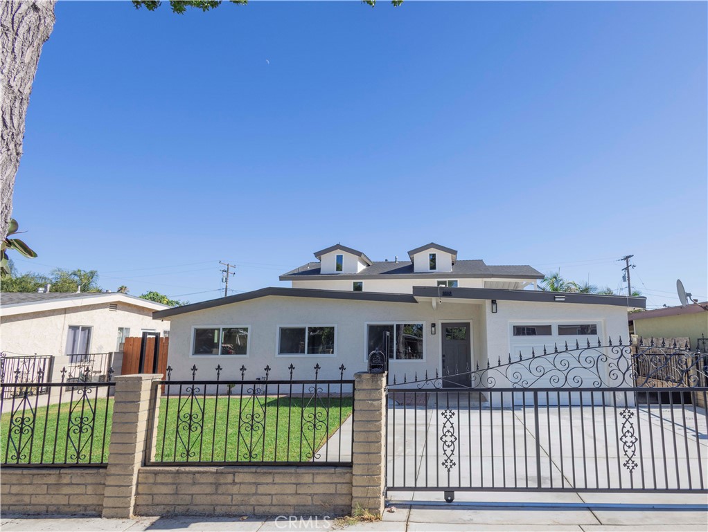 2122 W 10th Street