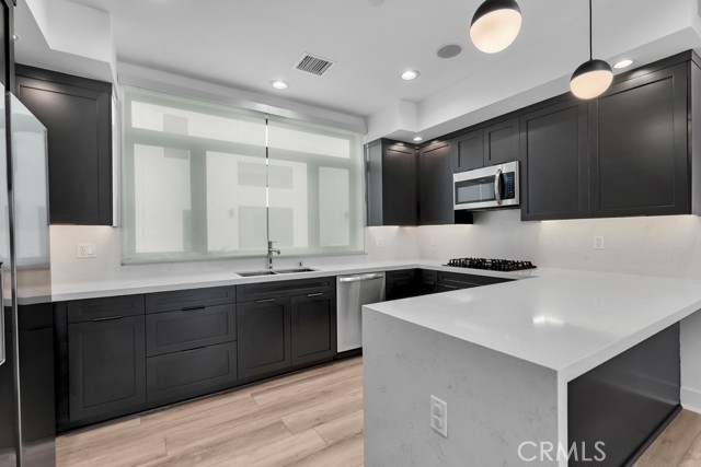 11304 Victory Boulevard, North Hollywood CA: https://media.crmls.org/medias/97d1c6d6-322d-437a-bdd6-3b86989969e8.jpg
