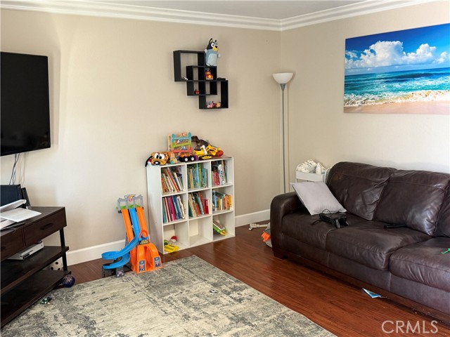 2309 W Anahurst Place, Santa Ana CA: https://media.crmls.org/medias/97d1d3cc-bca2-4e2b-b5c3-e1428601028a.jpg