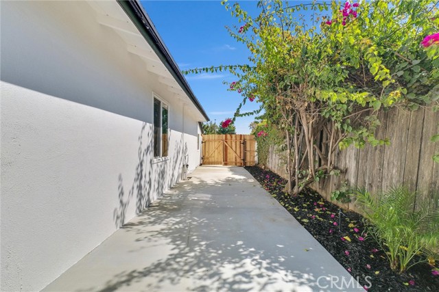 Detail Gallery Image 13 of 19 For 1185 Medford Rd, Pasadena,  CA 91107 - 3 Beds | 2 Baths