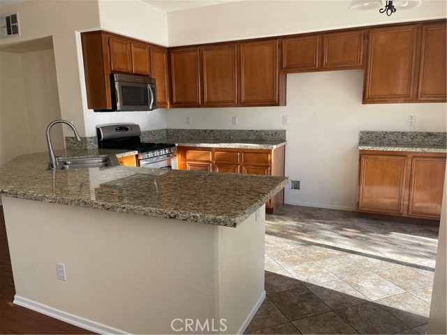 Detail Gallery Image 6 of 18 For 25248 Meadow Walk #1,  Murrieta,  CA 92562 - 3 Beds | 2/1 Baths