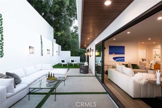 Detail Gallery Image 45 of 46 For 9836 Yoakum Dr, Beverly Hills,  CA 90210 - 5 Beds | 4 Baths