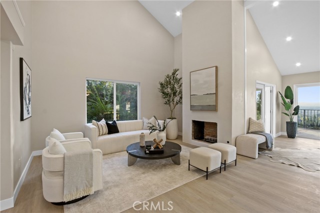 Detail Gallery Image 4 of 27 For 520 Golden Sky Ln, Anaheim,  CA 92807 - 3 Beds | 2 Baths