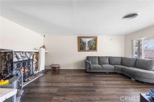 7948 Fallbrook Ave, West Hills CA: https://media.crmls.org/medias/97d33898-9e2b-461c-8257-cf0f37d656d9.jpg