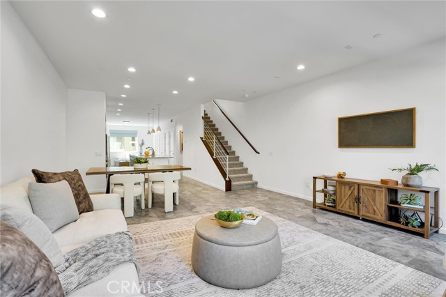 Detail Gallery Image 12 of 42 For 1512 W Artesia Square #F,  Gardena,  CA 90248 - 3 Beds | 3/1 Baths