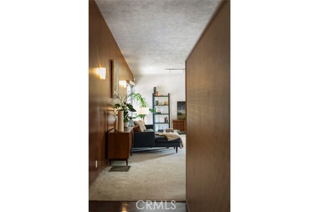 Detail Gallery Image 9 of 54 For 2820 E Chevy Chase Dr, Glendale,  CA 91206 - 2 Beds | 2 Baths