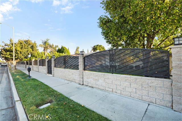 Detail Gallery Image 3 of 41 For 18742 Lassen St, Northridge,  CA 91324 - 3 Beds | 2 Baths