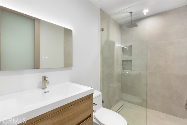 Detail Gallery Image 39 of 58 For 5134 Medina Rd, Woodland Hills,  CA 91364 - 5 Beds | 5/1 Baths